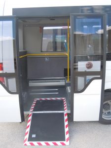 autobus-urbano-mercedes-porta-posteriore