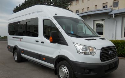 Autobus turismo Ford Transit